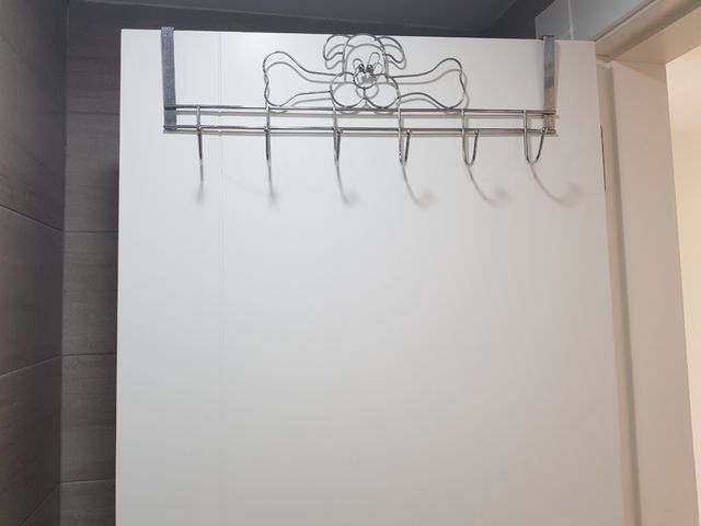 Perchero animado con 6 colgantes