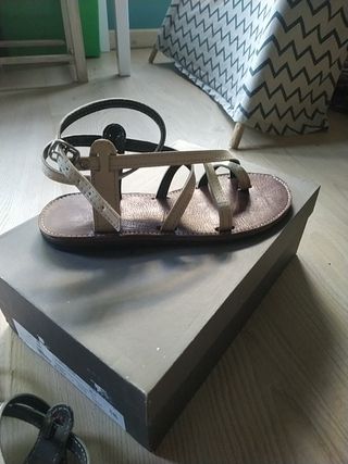 Sandalias romanas de segunda mano en WALLAPOP