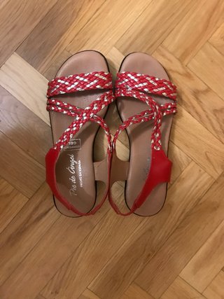 Sandalias número 35 de segunda mano por 10 EUR en Tres Cantos en WALLAPOP
