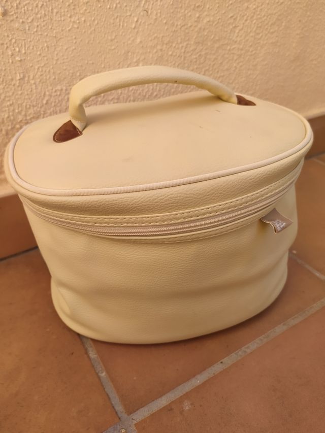 Neceser Prenatal color crema.