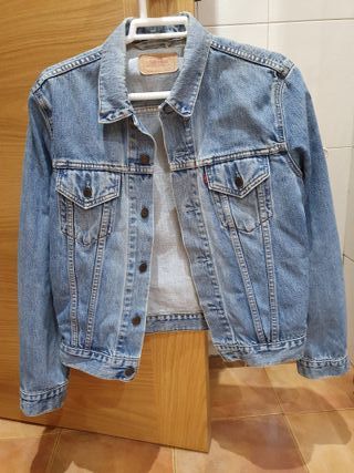 Cazadora mujer Levis de segunda mano en WALLAPOP