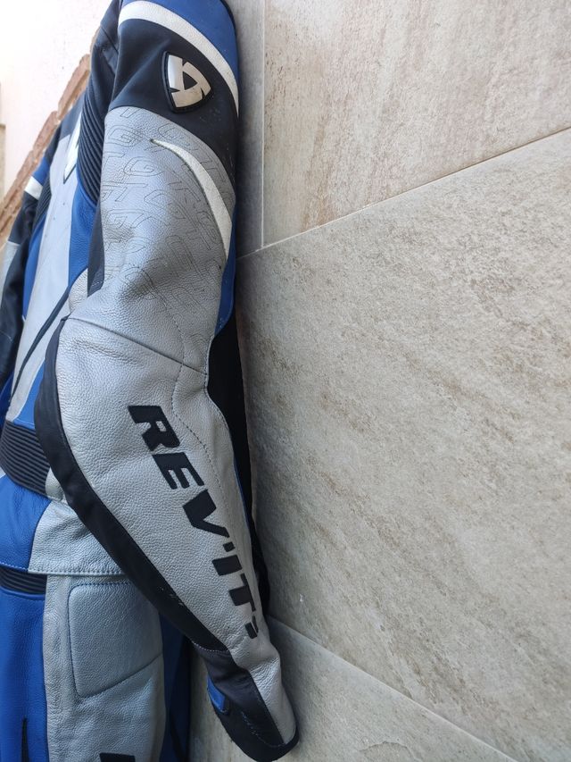 Mono cuero dos piezas