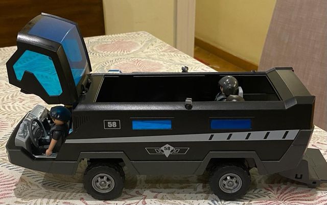 COCHE BLINDADO DE POLICIA