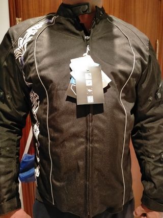 Chaqueta de moto para mujer de segunda mano por 75 EUR en Sevilla en  WALLAPOP