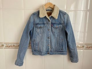 Cazadora mujer Levis de segunda mano en WALLAPOP