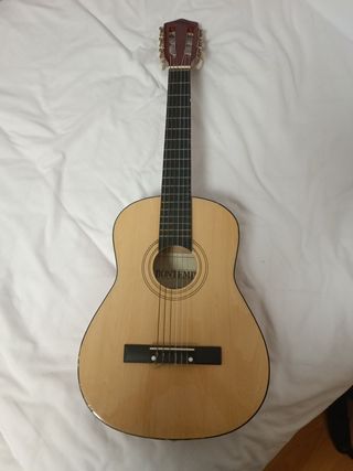 Guitarra infantil de segunda mano en Madrid en WALLAPOP