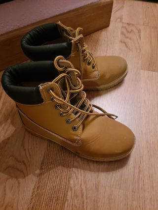 Botas imitación Panama Jack de segunda mano por 10 EUR en Base Aerea  Conjunta Torrejon en WALLAPOP
