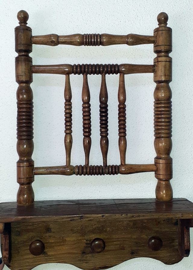 Respaldo silla antigua, con percha y estante