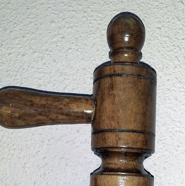 Respaldo silla antigua, con percha y estante