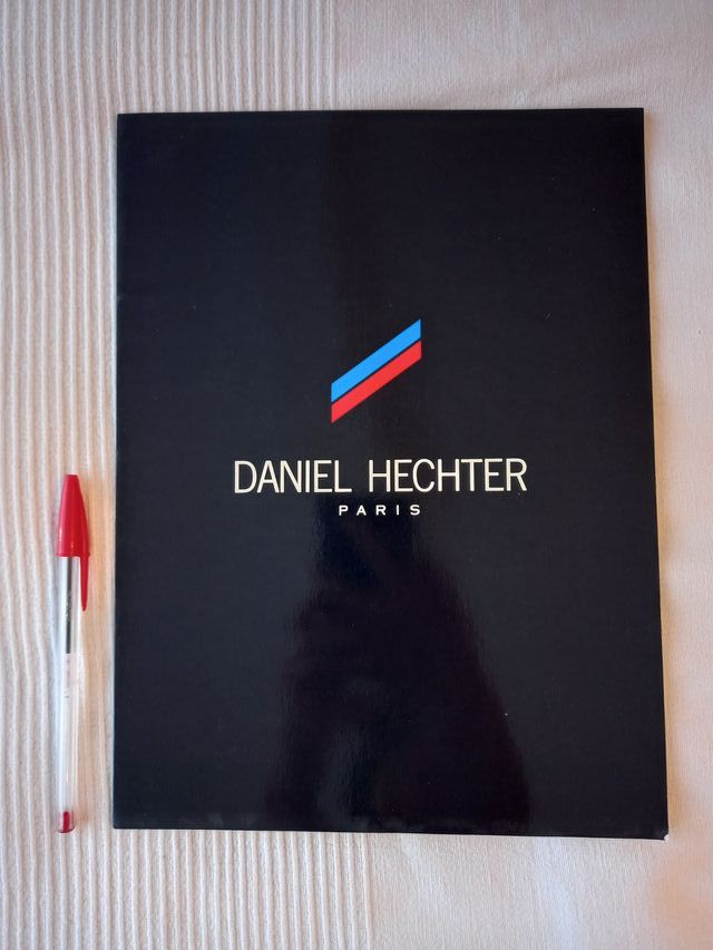 Daniel Hechter carpeta para desfile París 1990
