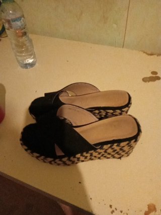 Sandalia cuña número 35 de segunda mano por 7 EUR en Talavera de la Reina  en WALLAPOP