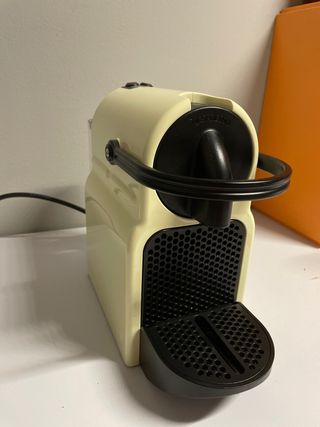 Cafetera de cápsulas Nespresso de segunda mano en Madrid en WALLAPOP