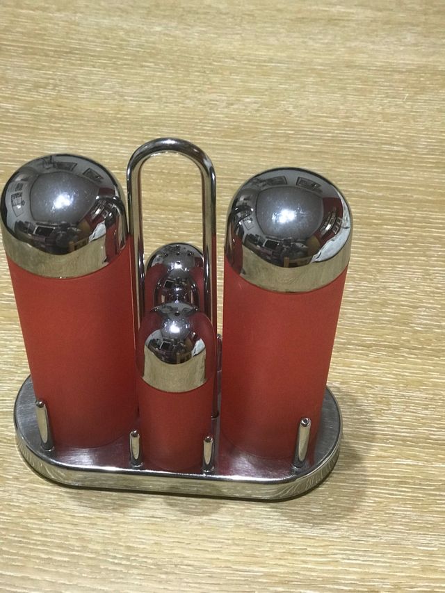 Comboy de aceite, vinagre, sal y pimienta