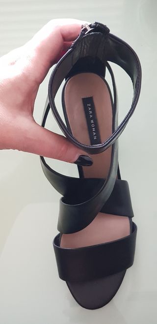 Sandalias Zara negras de segunda mano en WALLAPOP