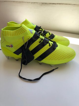 Botas de fútbol Nike negras de segunda mano en WALLAPOP