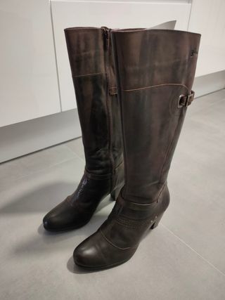 Botas mujer talla 38 de segunda mano por 20 EUR en Madrid en WALLAPOP