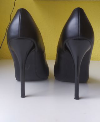 Zapatos de tacón aguja de segunda mano en WALLAPOP