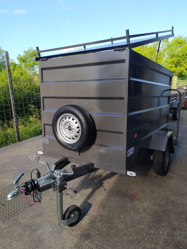 REMOLQUE CERRADO 1 EJE FRENO 750 KG