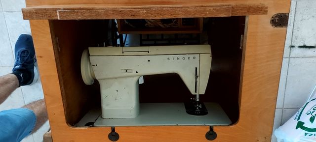 Maquina de cocer  antigua