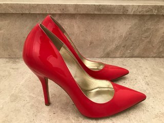 Zapatos de tacón rojos de segunda mano en WALLAPOP
