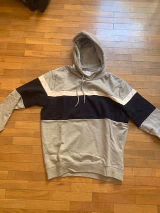 Sudadera de marca de segunda mano en León en WALLAPOP