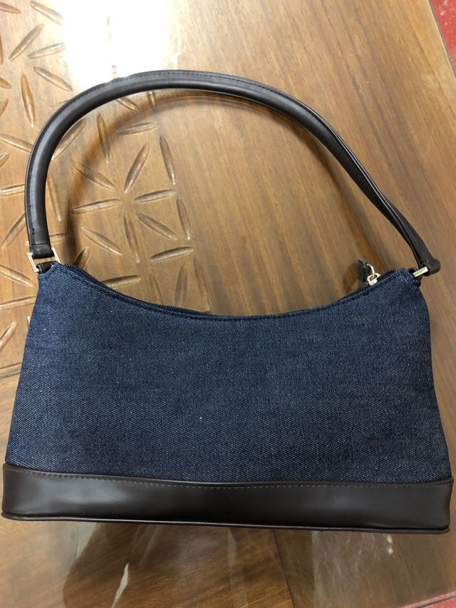 Bolsos ( sin usar ) precios 4 euros unidad .