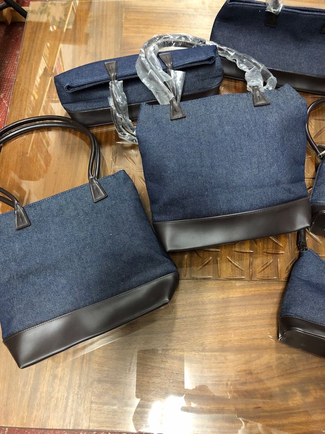 Bolsos ( sin usar ) precios 4 euros unidad .