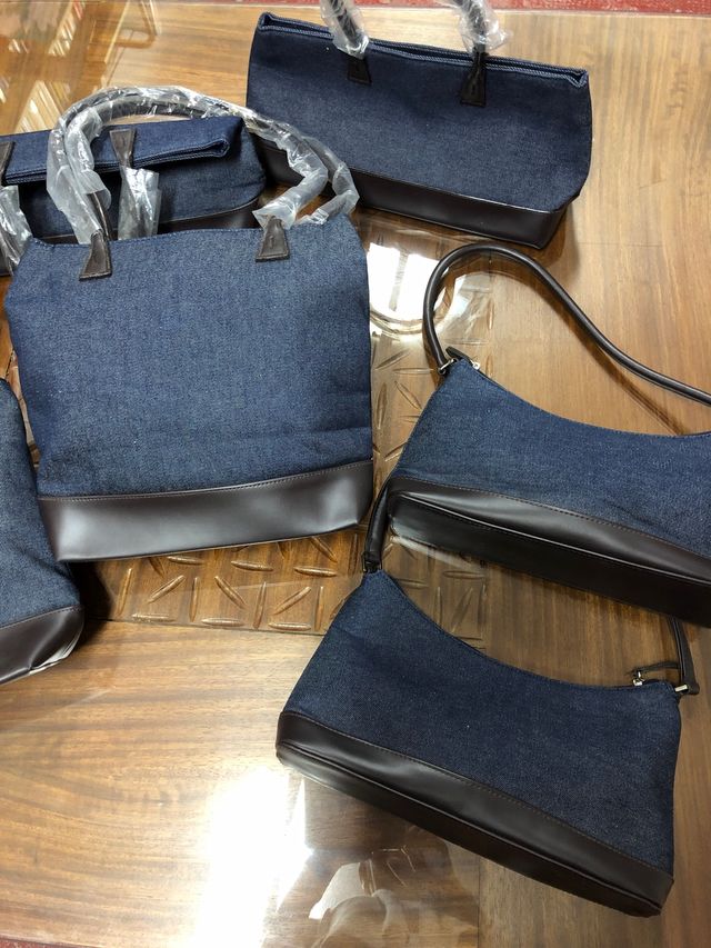 Bolsos ( sin usar ) precios 4 euros unidad .