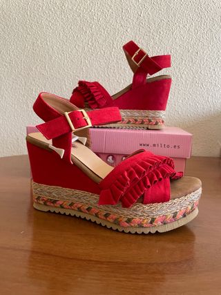 Sandalias de cuña rojas de segunda mano en WALLAPOP