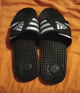 Chanclas Adidas de segunda mano en WALLAPOP