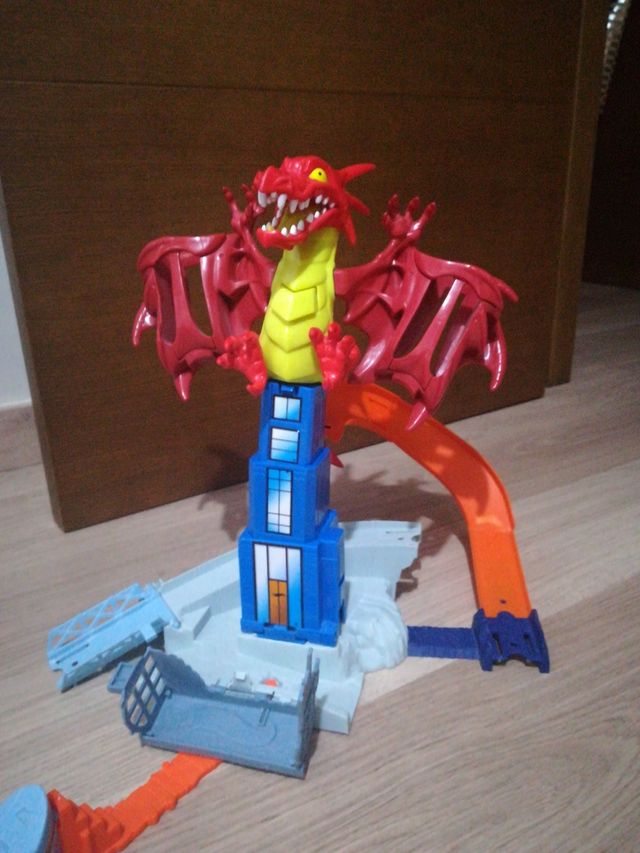 Juguete Hot Wheels dragón