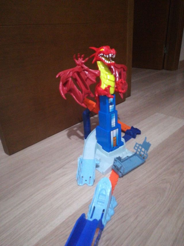 Juguete Hot Wheels dragón
