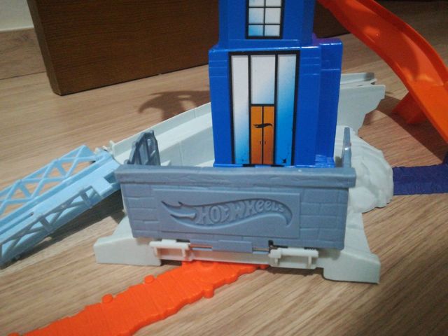 Juguete Hot Wheels dragón