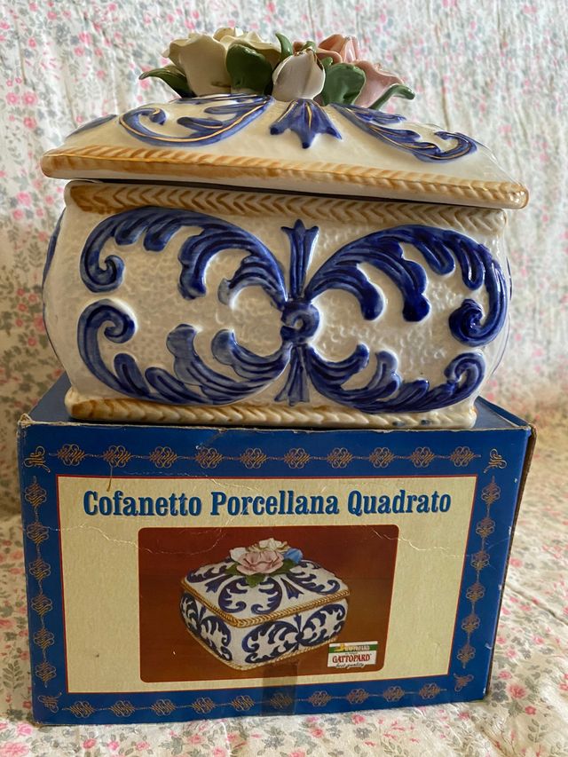 Cofanetto in porcellana