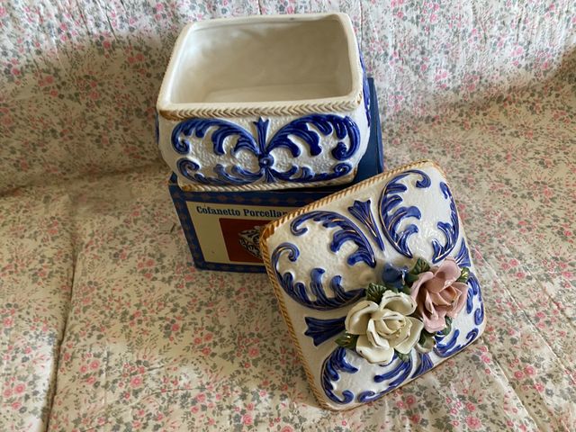 Cofanetto in porcellana