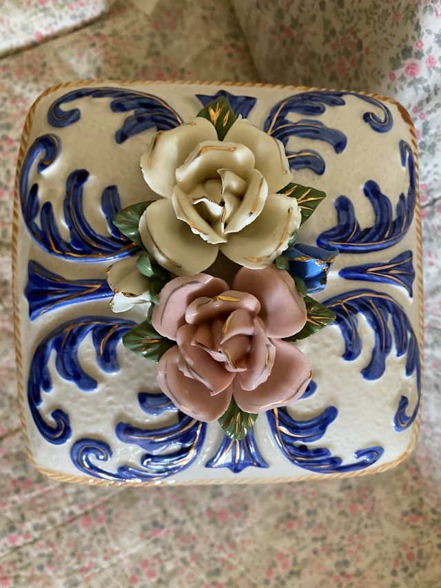 Cofanetto in porcellana