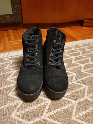 Botines de tacón con cordones de segunda mano en WALLAPOP