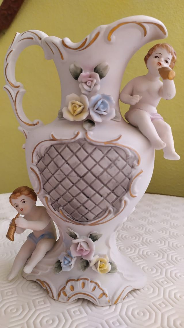 Pequeño jarrón de porcelana