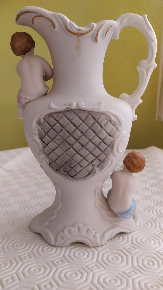 Pequeño jarrón de porcelana