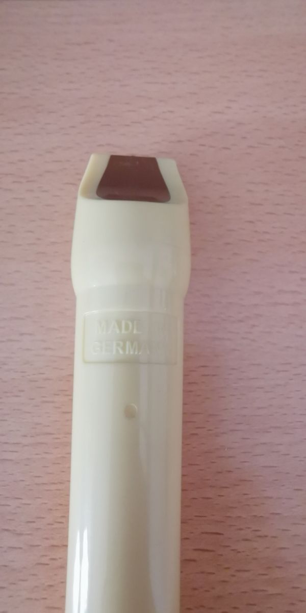 Flauta Honhner con accesorios.