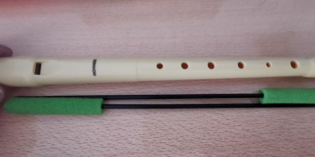 Flauta Honhner con accesorios.