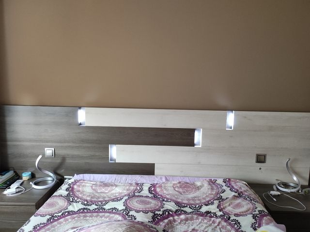 dormitorio madera con luz