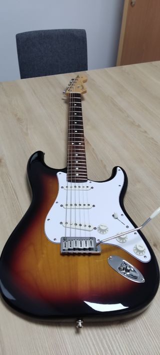 Guitarra Fender Stratocaster de segunda mano en WALLAPOP