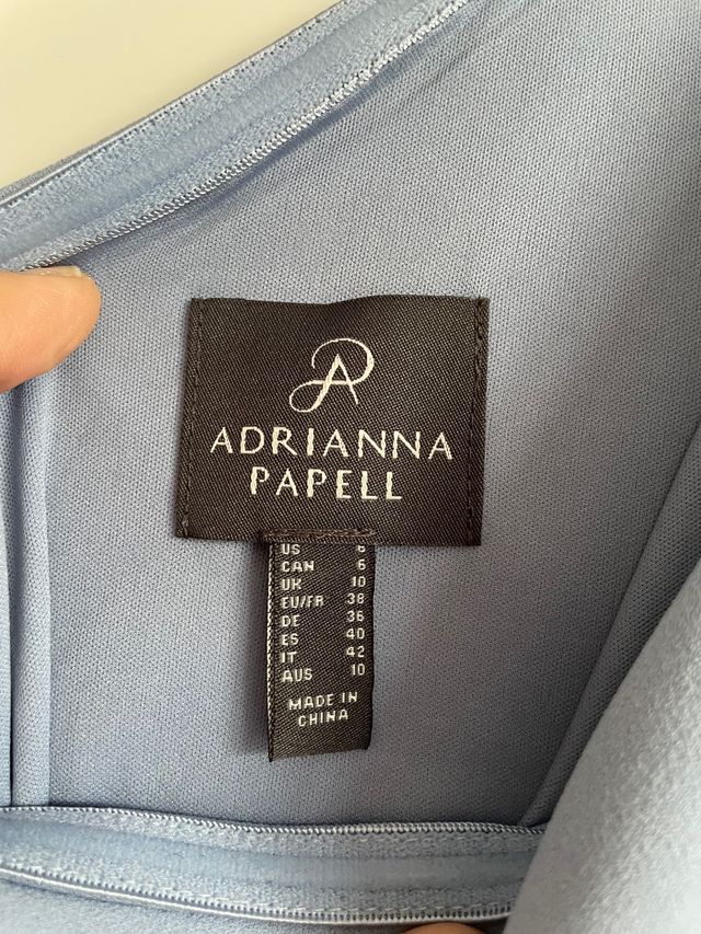 Mono de crep de seda . Adrianna Pappel