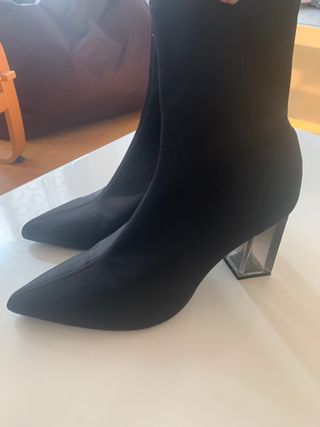 Botines de tacón fino de segunda mano en WALLAPOP
