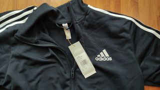 Chandal Adidas clásico de segunda mano en WALLAPOP
