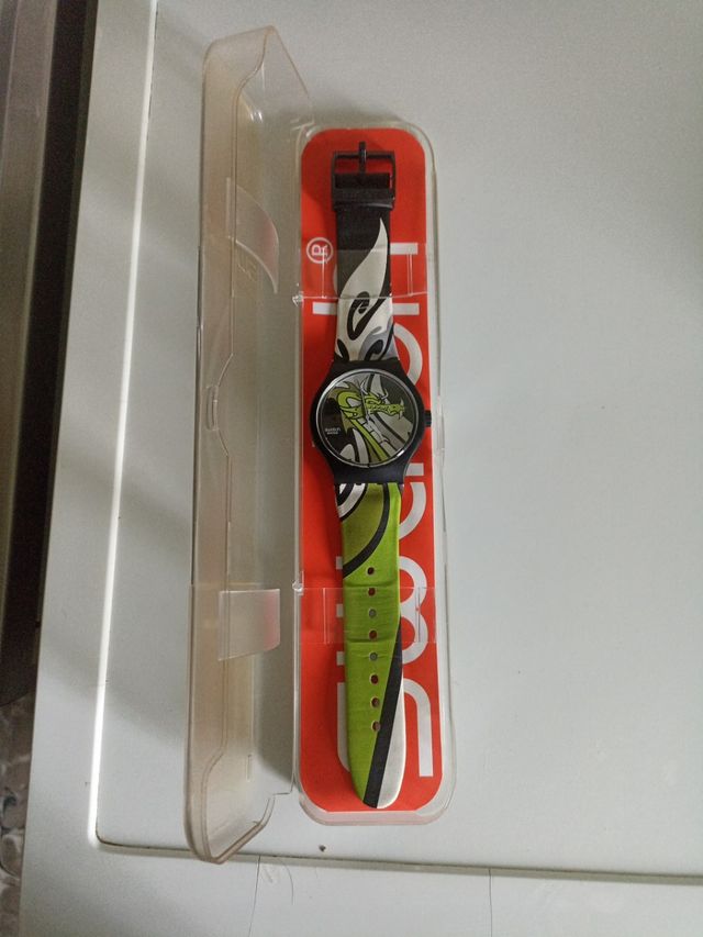 Reloj Swatch dragon's revenge SUDB112