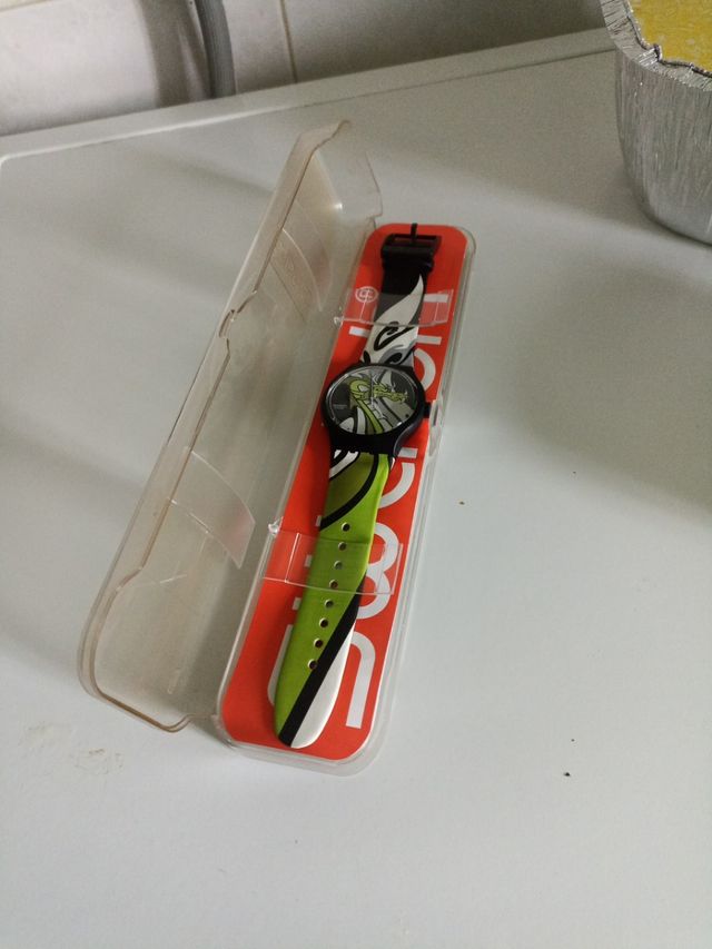 Reloj Swatch dragon's revenge SUDB112