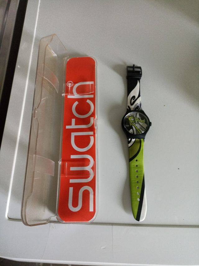 Reloj Swatch dragon's revenge SUDB112