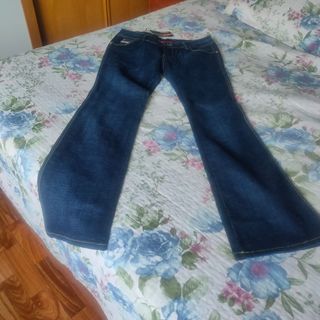 Pantalones acampanados de segunda mano en WALLAPOP